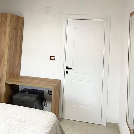 Prela'S Rooms Shkoder Bagian luar foto