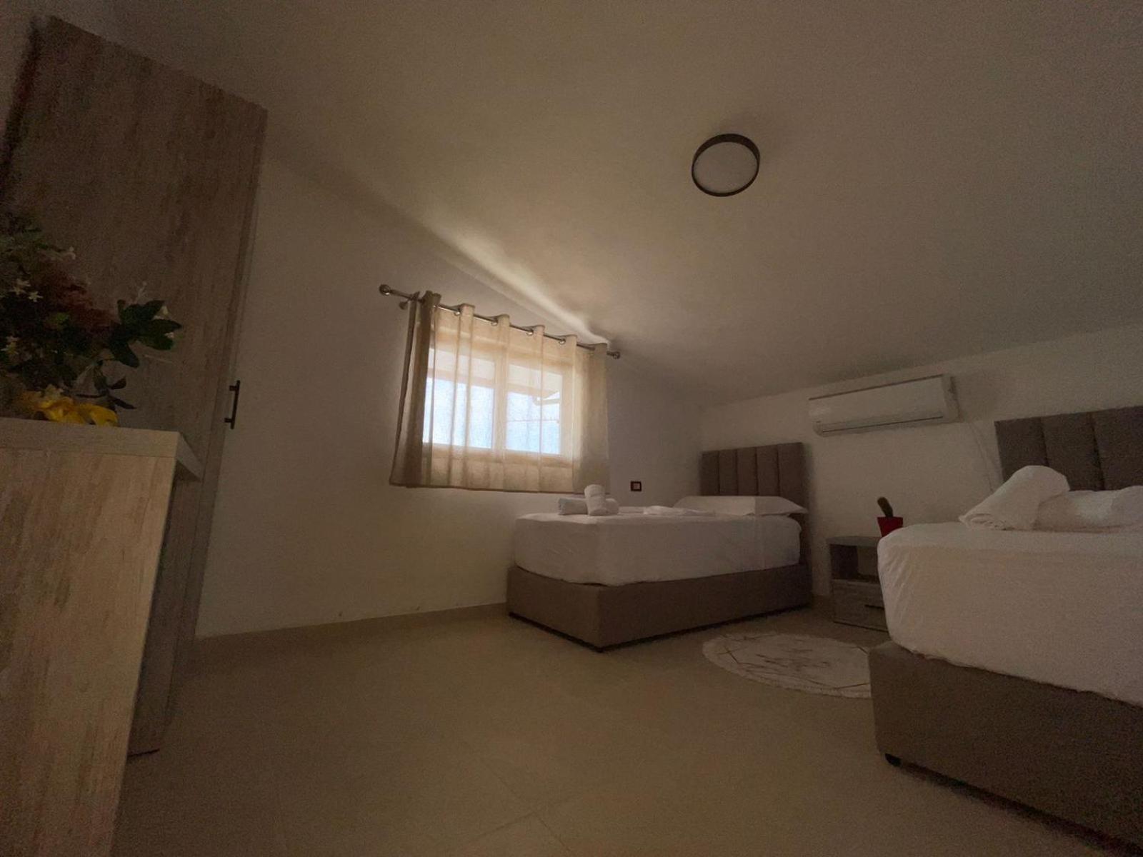 Prela'S Rooms Shkoder Bagian luar foto