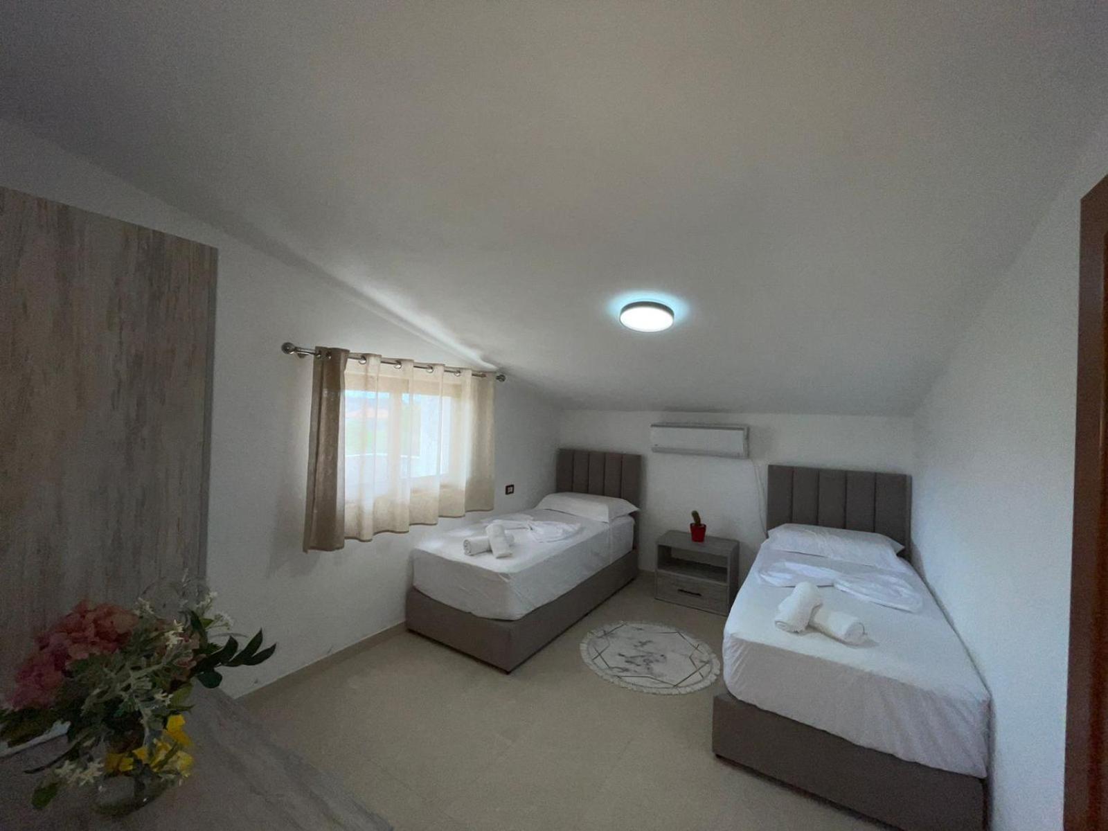 Prela'S Rooms Shkoder Bagian luar foto