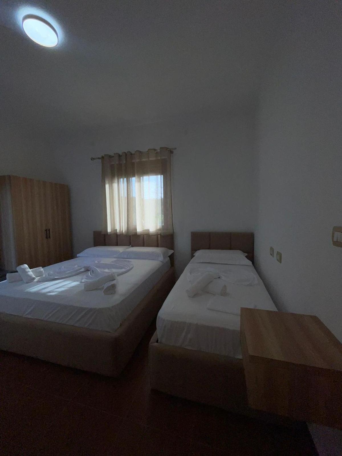 Prela'S Rooms Shkoder Bagian luar foto