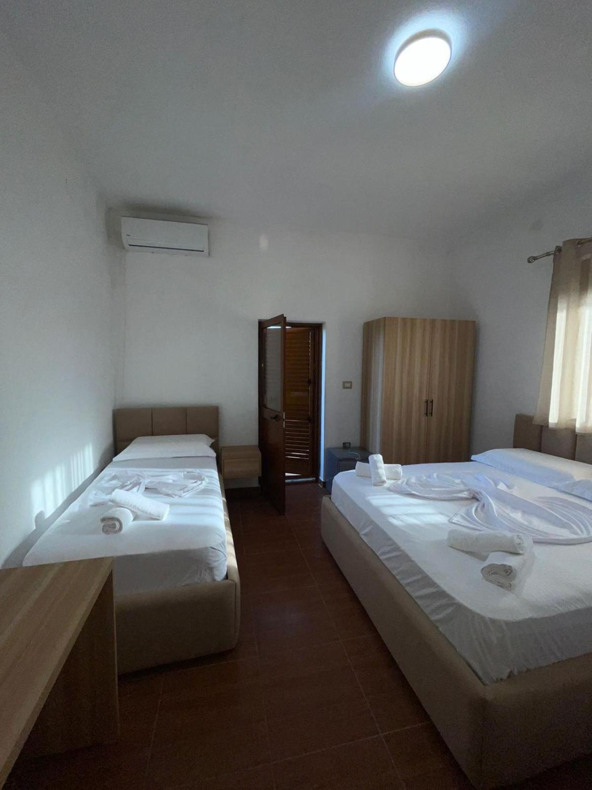 Prela'S Rooms Shkoder Bagian luar foto