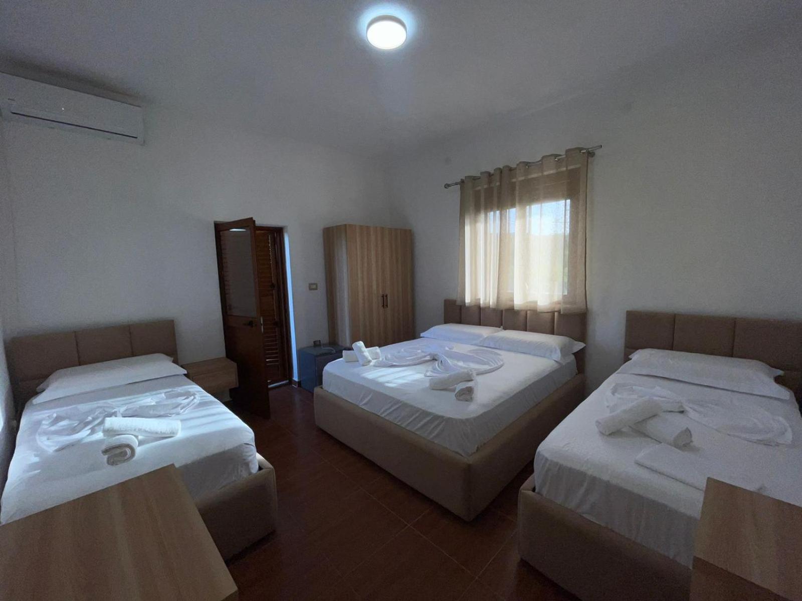 Prela'S Rooms Shkoder Bagian luar foto