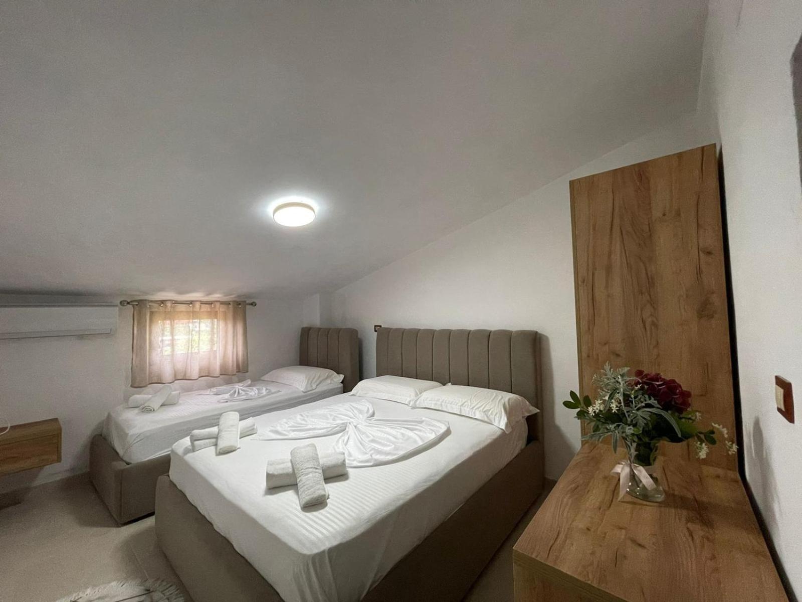 Prela'S Rooms Shkoder Bagian luar foto