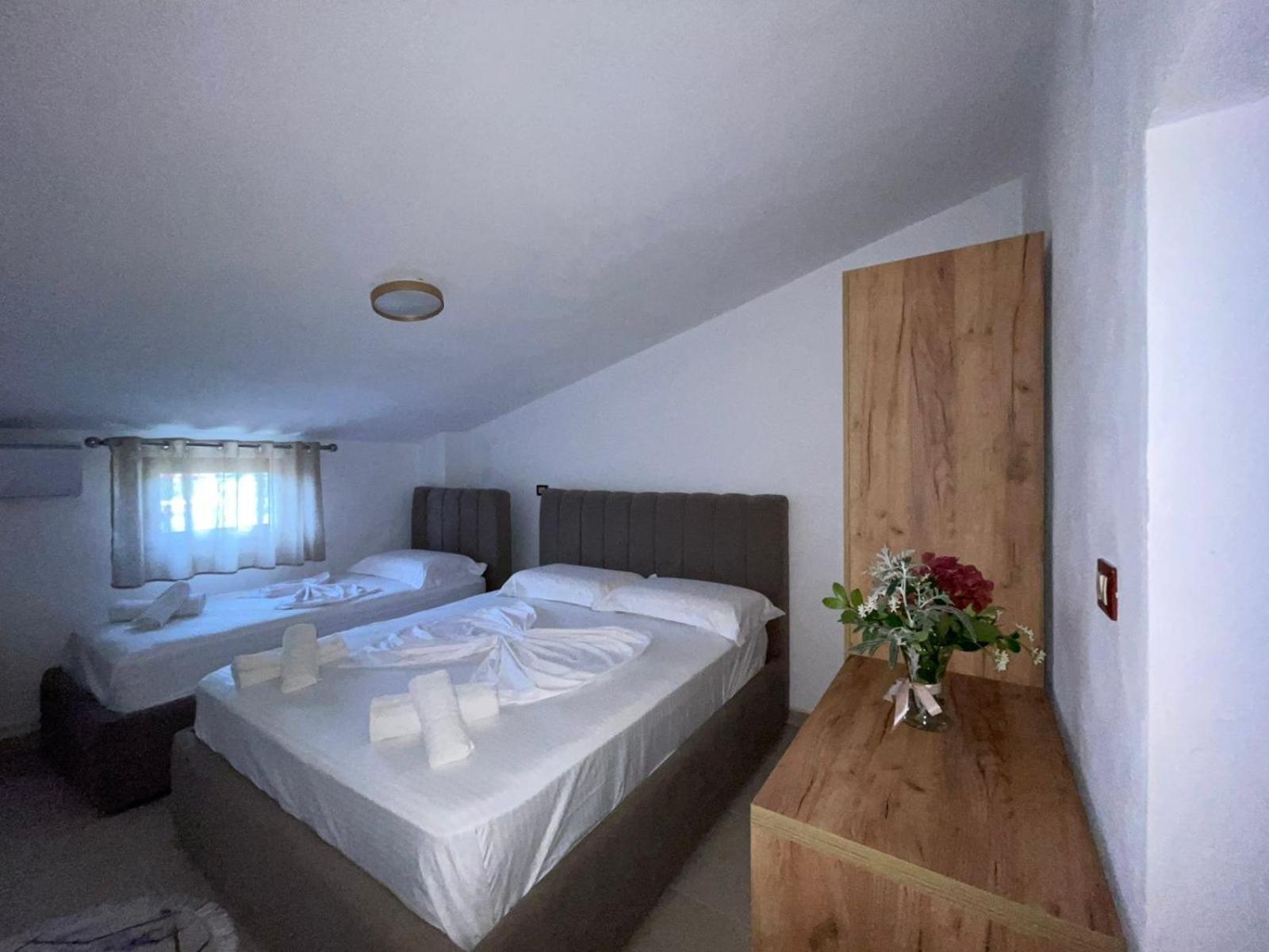 Prela'S Rooms Shkoder Bagian luar foto