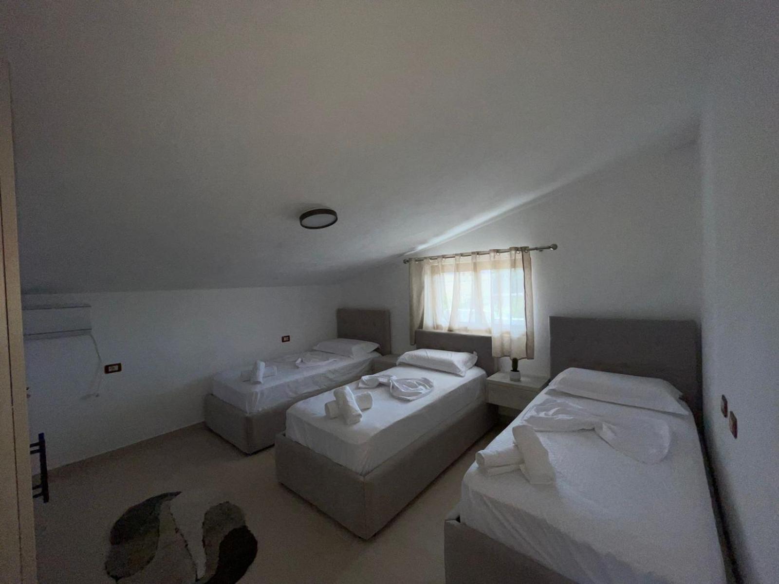 Prela'S Rooms Shkoder Bagian luar foto
