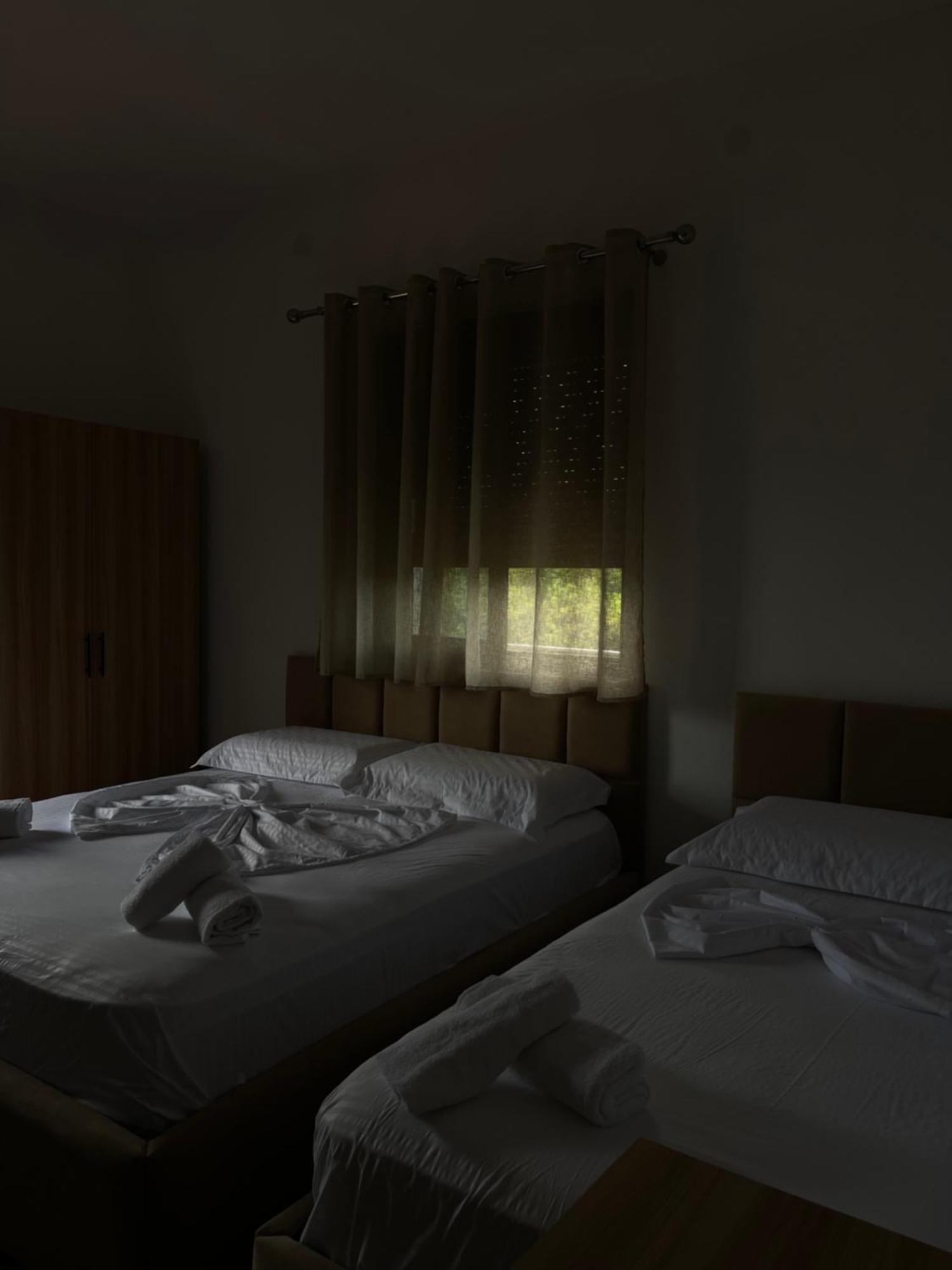 Prela'S Rooms Shkoder Bagian luar foto