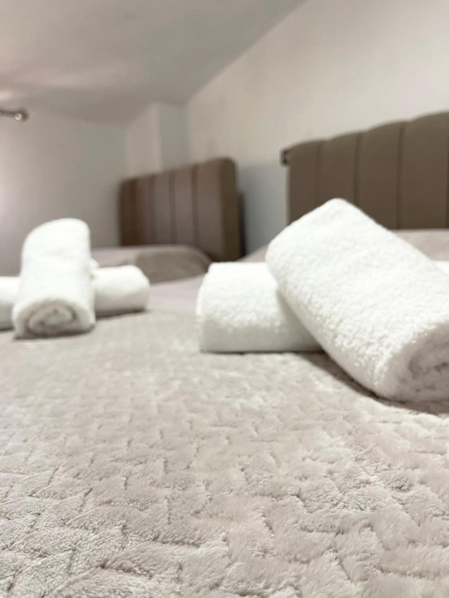 Prela'S Rooms Shkoder Bagian luar foto