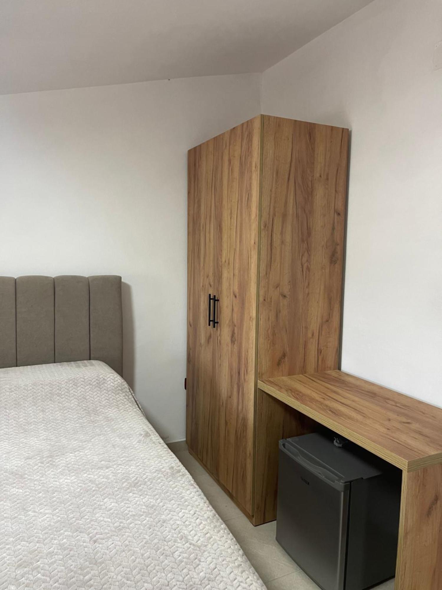 Prela'S Rooms Shkoder Bagian luar foto