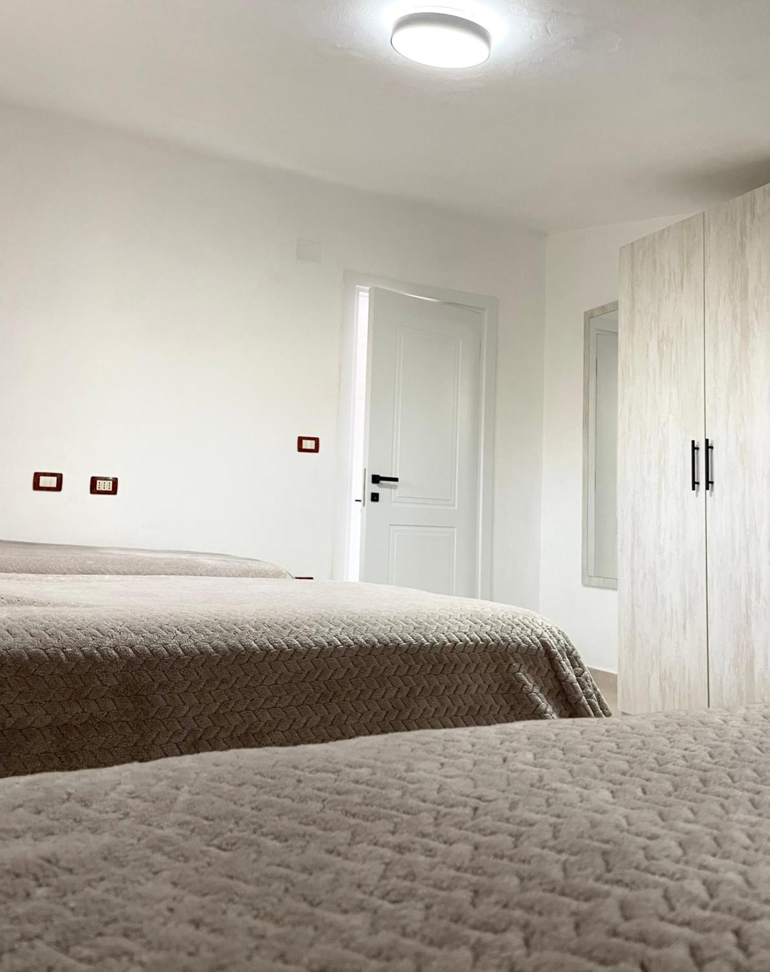 Prela'S Rooms Shkoder Bagian luar foto