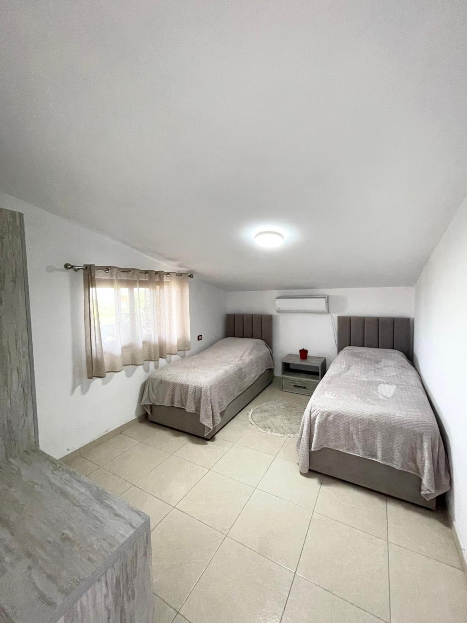 Prela'S Rooms Shkoder Bagian luar foto